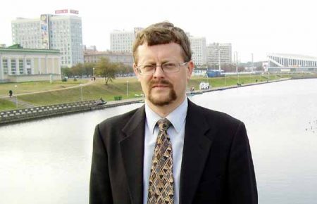 Білоруський письменник вважає, що «Нобеля» Алексієвич дали західні опоненти Лукашенка