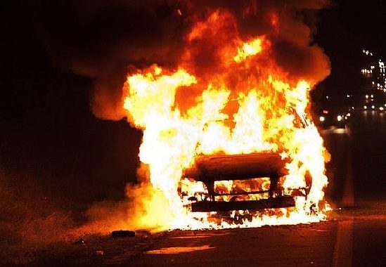 В «ЛНР» спалили машину «військової комендатури» В «ЛНР» спалили машину «військової комендатури»