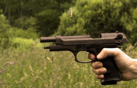 В Одесі міліціонер підозрюється у продажу вилучених слідством 10 пістолетів