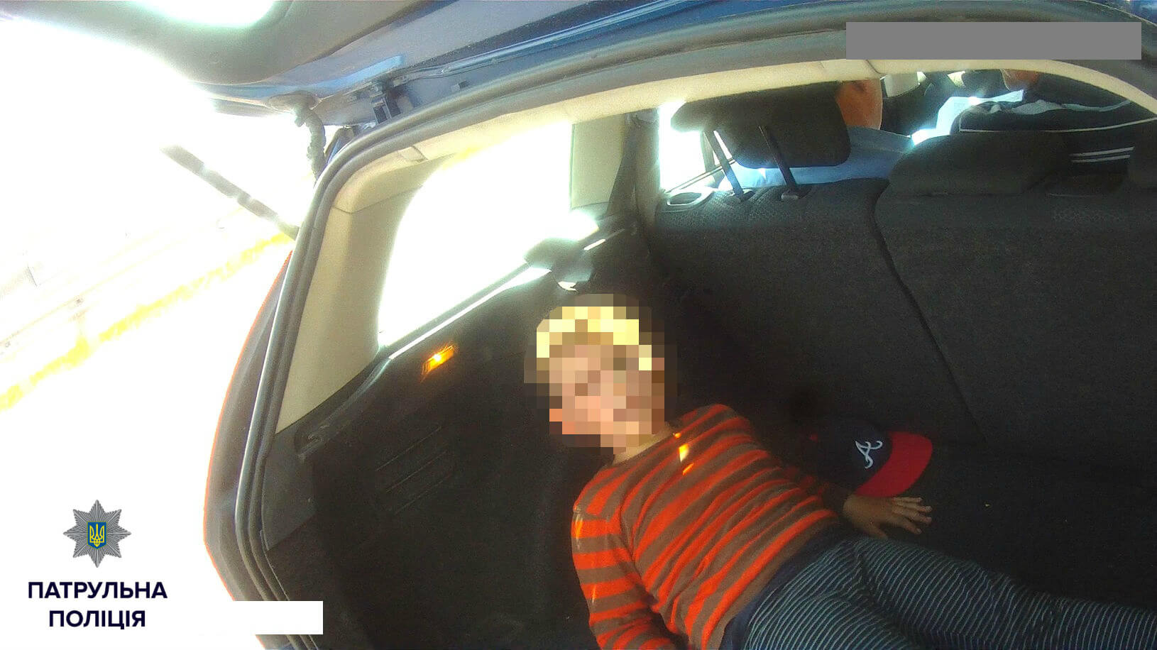 Патрульні Києва зупинили автомобіль з дитиною у багажнику