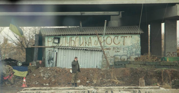 У Пісках не розуміють, чому Україна замовчує про обстріли бойовиками — фоторепортаж У Пісках не розуміють, чому Україна замовчує про обстріли бойовиками — фоторепортаж