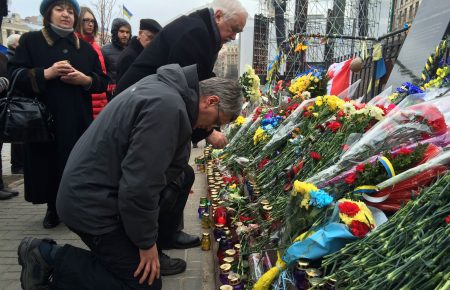На Майдані вшановують пам'ять Героїв Небесної сотні
