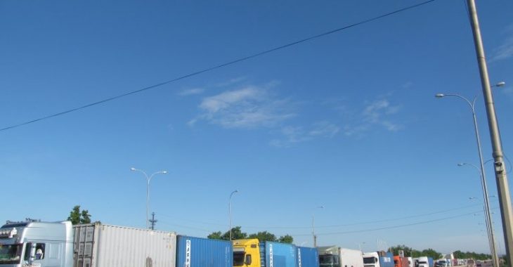 Далекобійники заблокували трасу в Одесі — протестують проти вагового контролю Далекобійники заблокували трасу в Одесі — протестують проти вагового контролю