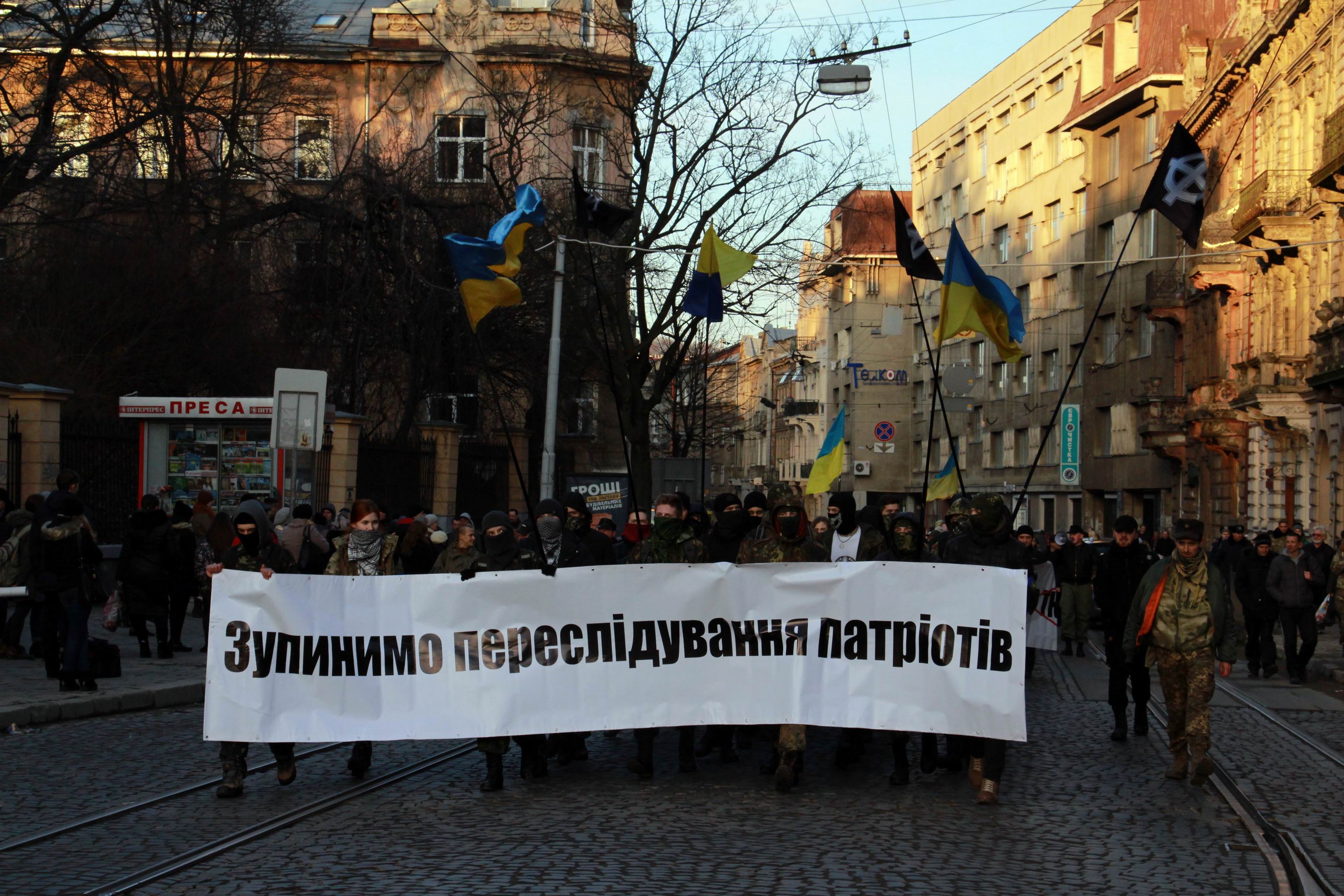 Учасники «Маршу справедливості» у Львові познущались з магазину Roshen