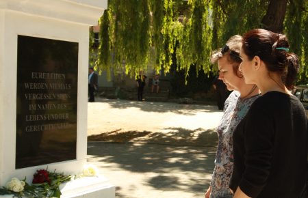 У Севастополі люди окремо від «влади» вшанували пам’ять депортованих
