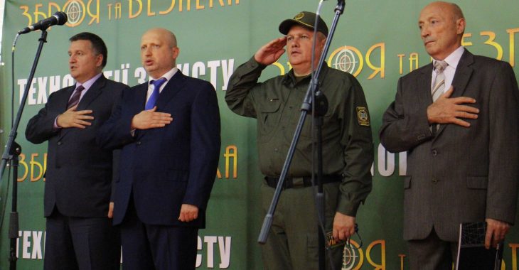 Турчинов на виставці зброї: ворога треба не умовляти, а зупиняти Турчинов на виставці зброї: ворога треба не умовляти, а зупиняти