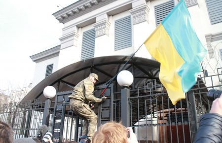 Україно, не втрачай Надію! — сотні людей у Києві вийшли підтримати Савченко