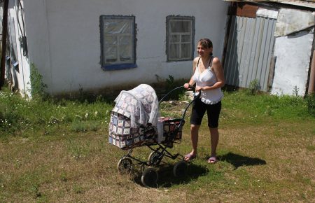 Довелося народжувати дитину вдома, — жителька прифронтової Новогригорівки