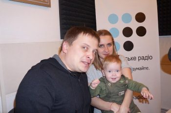 Вдали от дома: семья переселенцев встречает День Св. Валентина в Киеве Вдали от дома: семья переселенцев встречает День Св. Валентина в Киеве