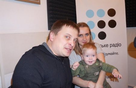 Вдали от дома: семья переселенцев встречает День Св. Валентина в Киеве