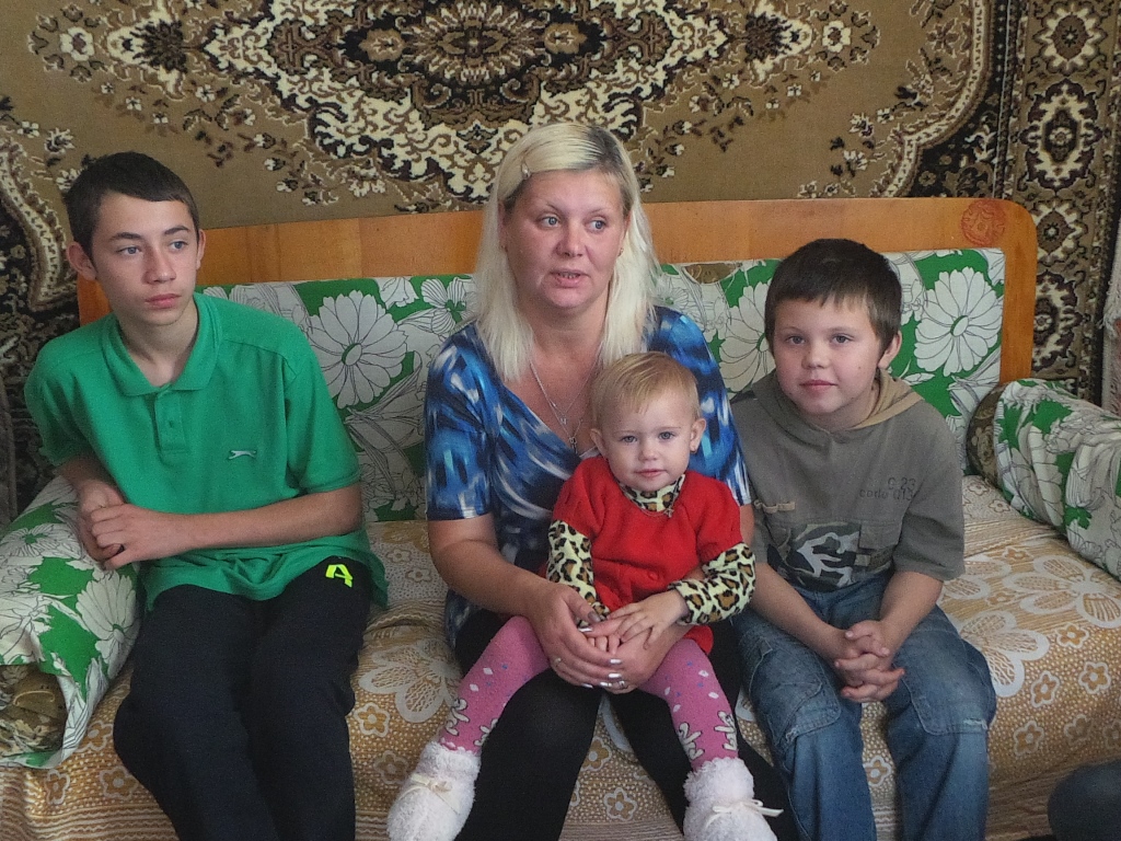 «Ребёнок потерял сознание прямо на линейке — испугался», — мама з Луганська про обстріли