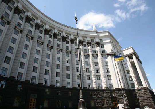 Кабмін доручив створити базу даних поховань учасників АТО Кабмін доручив створити базу даних поховань учасників АТО