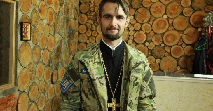 У Старобільську капелан перетворив старий фургон на церкву У Старобільську капелан перетворив старий фургон на церкву