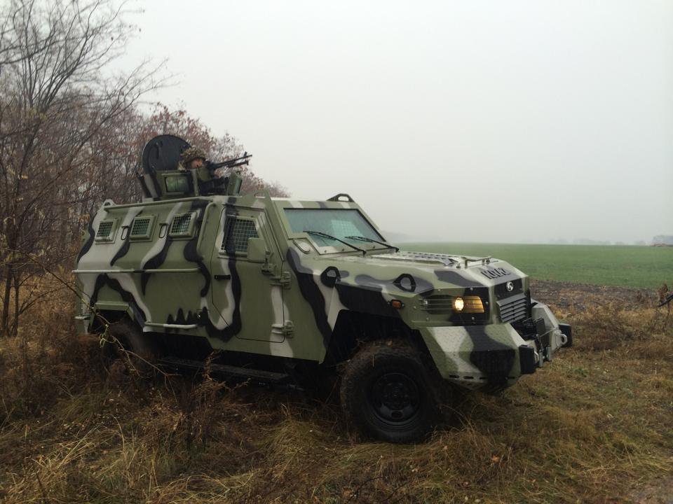 «Кугуар» пограничников обстреляли возле Золотого в Луганской области — Госпогранслужба