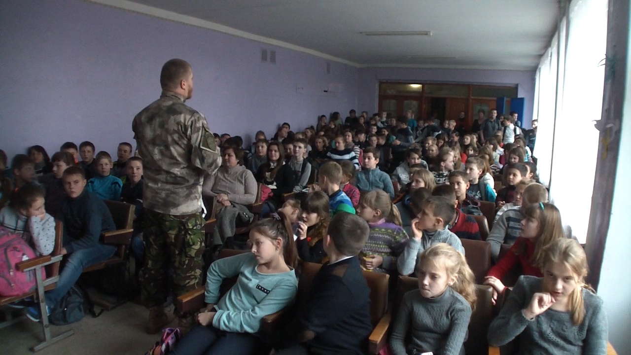 "Хлопчик до школи приніс снаряд" — лекції про мінну небезпеку на Донеччині