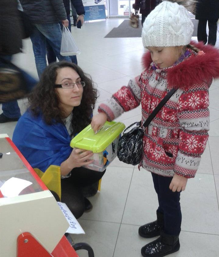 Ужгородські волонтери зібрали на лотереї 15 тисяч гривень