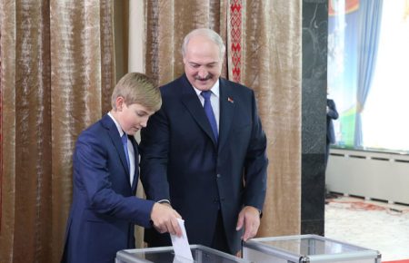 Беларусь уже монархия, но может стать монархией наследственной — журналист