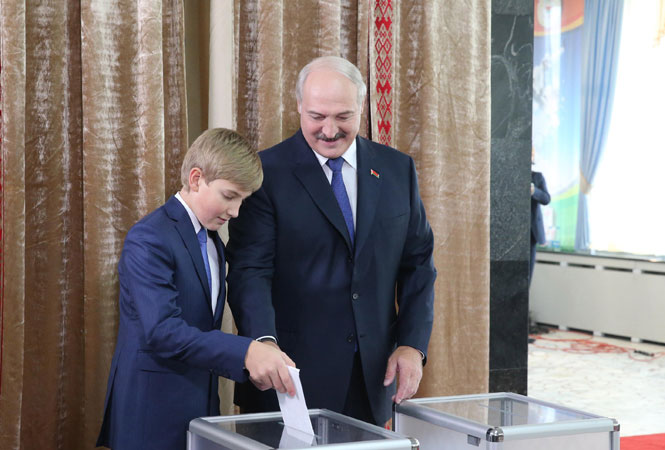 Беларусь уже монархия, но может стать монархией наследственной — журналист