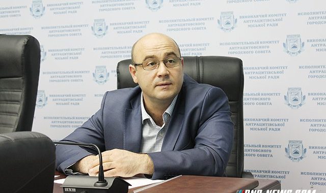"Министра" непризнанной ЛНР арестовали за поставки угля фирмам Юры Енакиевского "Министра" непризнанной ЛНР арестовали за поставки угля фирмам Юры Енакиевского