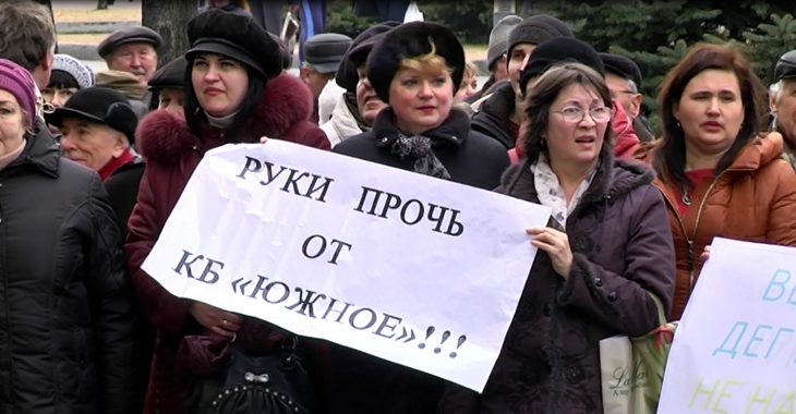 У Дніпропетровську на мітинг вийшли 2 тисячі працівників космічної галузі У Дніпропетровську на мітинг вийшли 2 тисячі працівників космічної галузі
