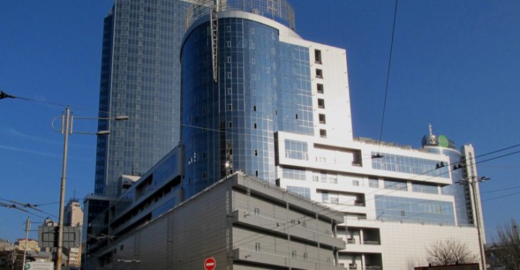 Правохоронці перевіряють повідомлення про замінування БЦ «Гулівер» Правохоронці перевіряють повідомлення про замінування БЦ «Гулівер»