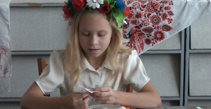Для дітей переселенців на Донеччині відкрили курси вишивки Для дітей переселенців на Донеччині відкрили курси вишивки