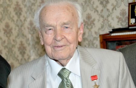 Пішов з життя останній Герой Радянського Союзу на Луганщині Іван Малько