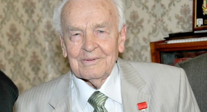 Пішов з життя останній Герой Радянського Союзу на Луганщині Іван Малько Пішов з життя останній Герой Радянського Союзу на Луганщині Іван Малько