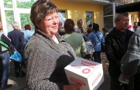 У Полтаві виборців «купують» цукром та ліками