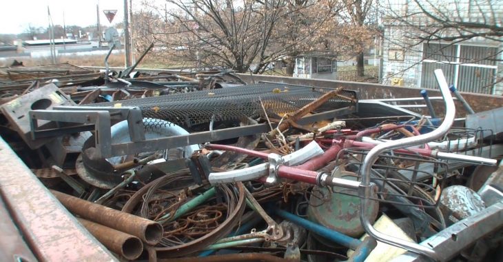 У Костянтинівському районі затримали вантажівку з 15 тоннами металобрухту У Костянтинівському районі затримали вантажівку з 15 тоннами металобрухту