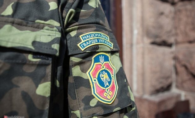 На блокпосту під Маріуполем нацгвардієць отримав поранення в голову На блокпосту під Маріуполем нацгвардієць отримав поранення в голову