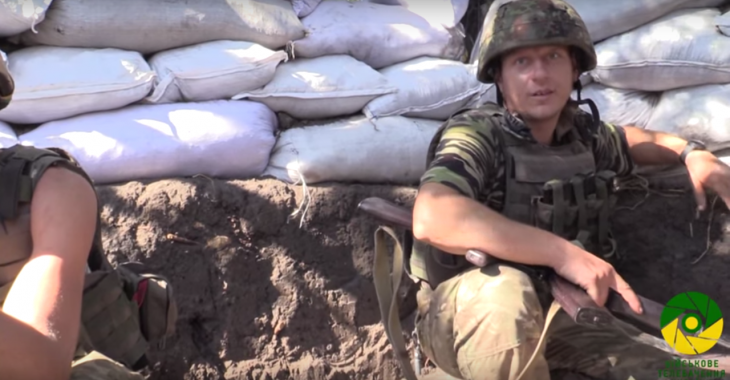 «Вони стріляють з усіх практично видів зброї», — боєць в Мар'їнці «Вони стріляють з усіх практично видів зброї», — боєць в Мар'їнці