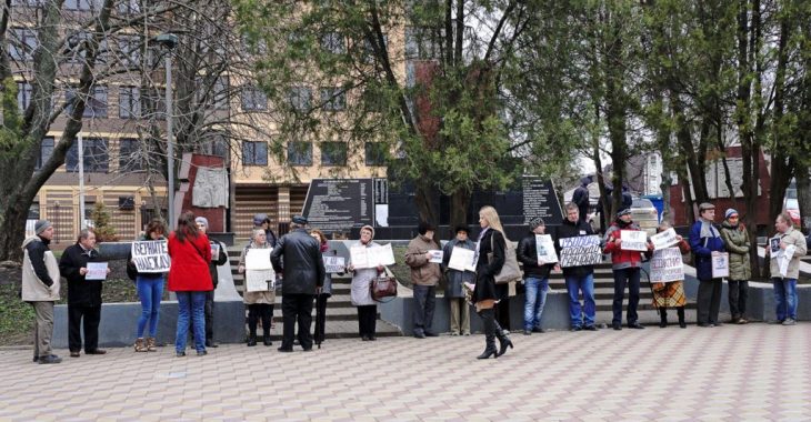 У Ростові-на-Дону пікетували на підтримку Надії Савченко У Ростові-на-Дону пікетували на підтримку Надії Савченко