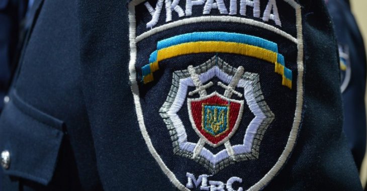 Біля Дзержинська троє чоловіків викрали українського поліцейського Біля Дзержинська троє чоловіків викрали українського поліцейського