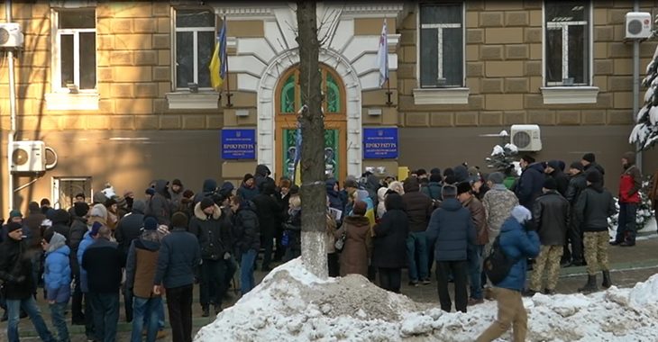 На річницю «Кривавої неділі» дніпропетровці вийшли під облпрокуратуру На річницю «Кривавої неділі» дніпропетровці вийшли під облпрокуратуру