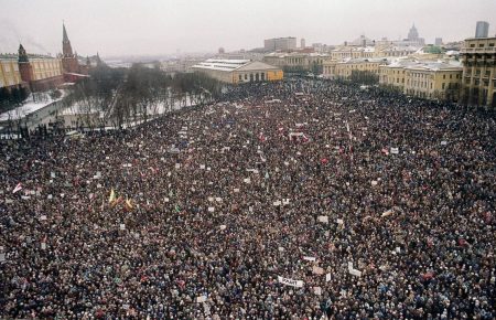 Молодежь и неимущие россияне готовы к протестам в 2016 году, — социологи