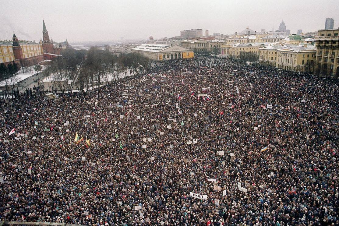 Молодежь и неимущие россияне готовы к протестам в 2016 году, — социологи
