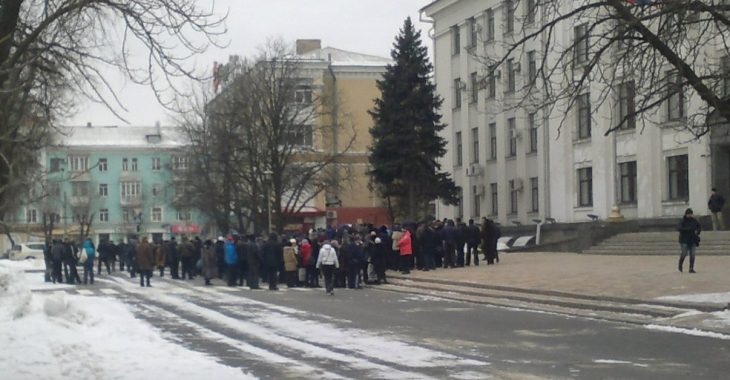 У Луганську відловлюють ініціаторів мітингу підприємців — соцмережі У Луганську відловлюють ініціаторів мітингу підприємців — соцмережі