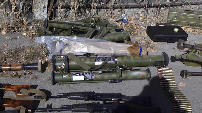 У Луганську бойовики знайшли схрон зброї у занедбаному гаражі