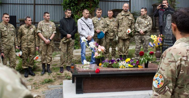 Учасники АТО в Ужгороді відзначали 9 травня окремо від влади Учасники АТО в Ужгороді відзначали 9 травня окремо від влади