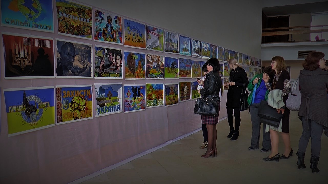 Боець АТО на Донеччині відкрив виставку своїх картин та плакатів