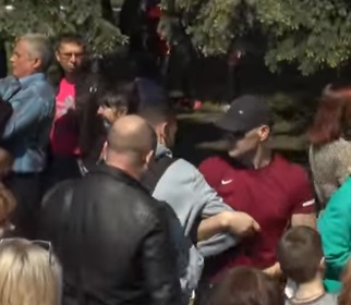 Нападение на журналиста в Краматорске: снимал спор о георгиевской ленте