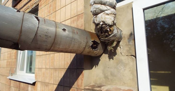 У Станиці Луганській показали наслідки обстрілів У Станиці Луганській показали наслідки обстрілів