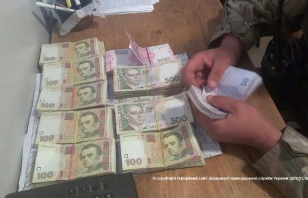 Контрабанда на Донбасі: 500 літрів алкоголю та гроші під капотом