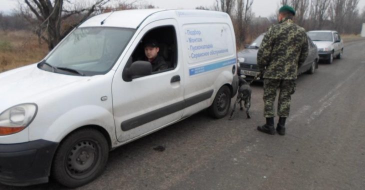 Близько тисячі автомобілів збираються у чергах на пунктах пропуску в АТО Близько тисячі автомобілів збираються у чергах на пунктах пропуску в АТО