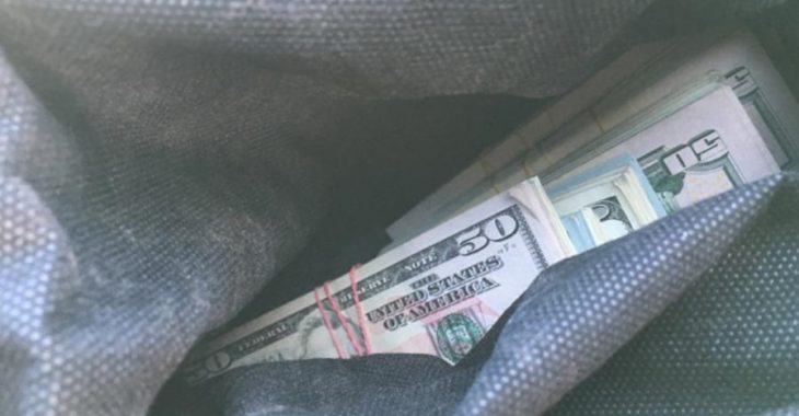 Через «Зайцеве» в Донецьк везли $55 000, гаджети та парфуми — прикордонники Через «Зайцеве» в Донецьк везли $55 000, гаджети та парфуми — прикордонники