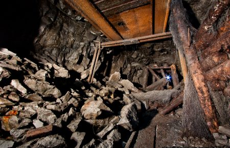 На нелегальній шахті в «ЛНР» загинули двоє шахтарів