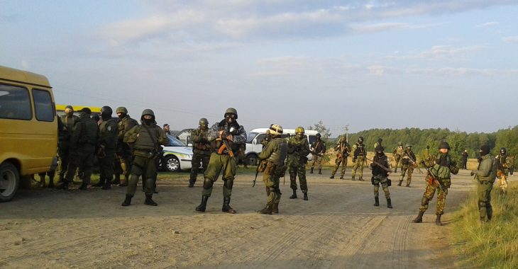 Семеро поліцейських потрапили до лікарні після сутичок з копачами бурштину Семеро поліцейських потрапили до лікарні після сутичок з копачами бурштину
