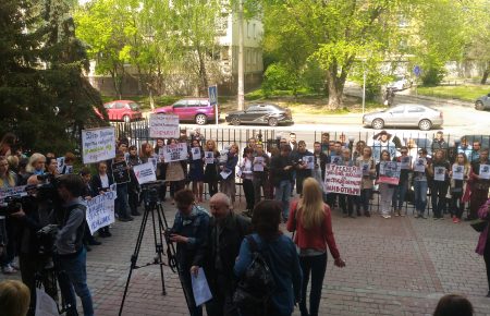 «Сегодня — животные, завтра — дети!», — зоозащитники на акции в Киеве
