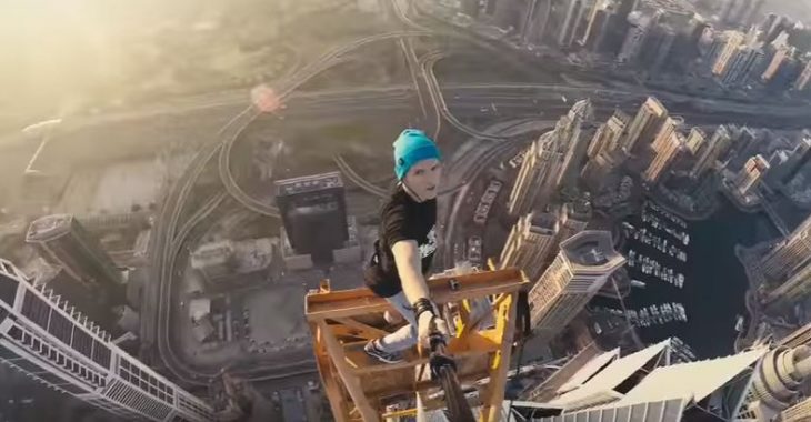 Український руфер Мустанг зняв на відео Дубаї з висоти 452 метри Український руфер Мустанг зняв на відео Дубаї з висоти 452 метри